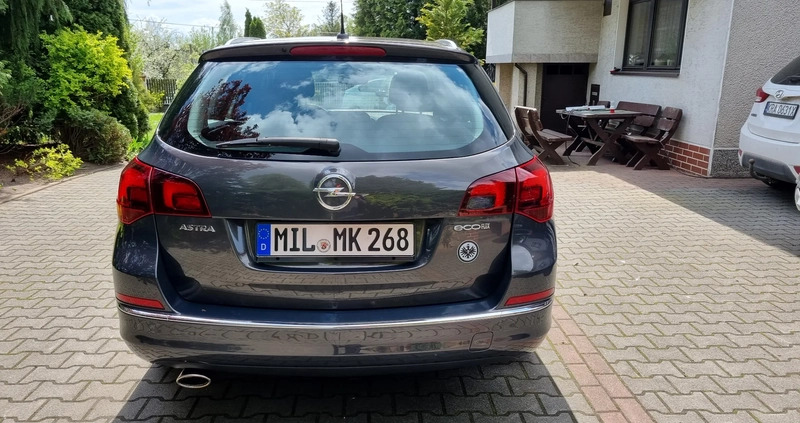 Opel Astra cena 32500 przebieg: 185000, rok produkcji 2013 z Kraków małe 466